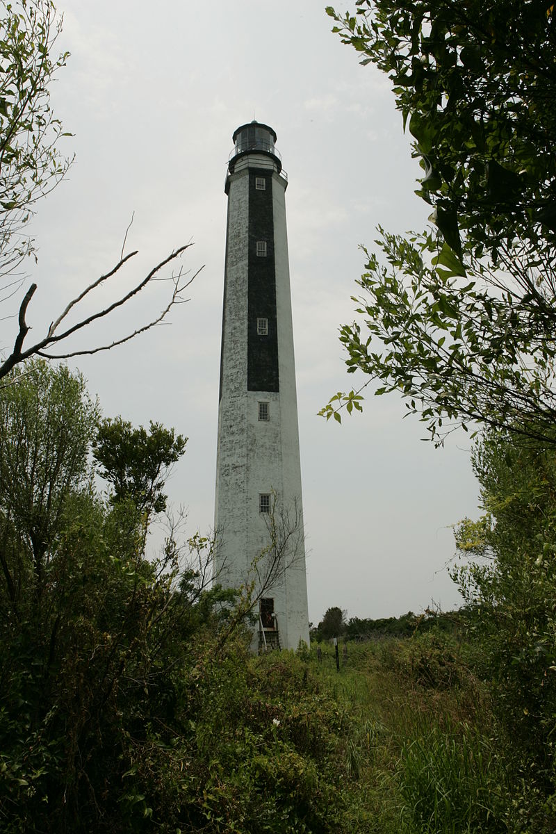 800px-Cape_Romain_1857_Lighthouse